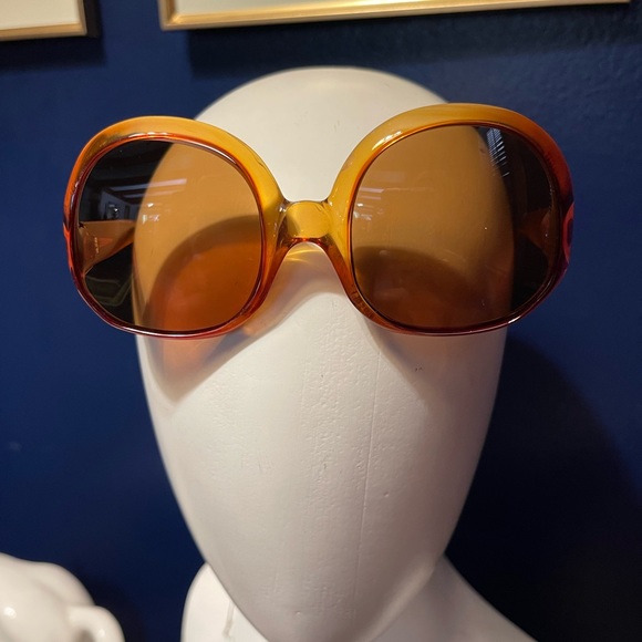 Vintage Oversized Sunglasses - Picture 10 of 11
